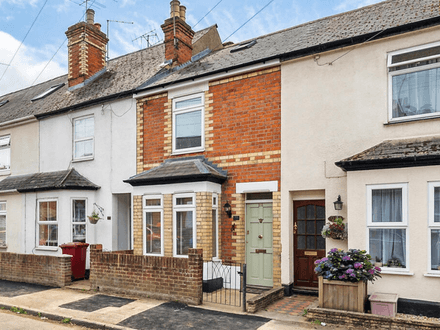 Stunning Mid Terrace Home - Popular Location - Caversham, Reading (RG4)