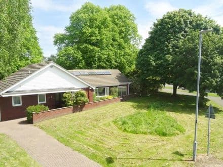 Deceptively Large Detached Bungalow - Double Garage - Corner Plot - Lutterworth (LE17) 